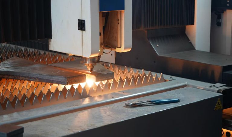 Precautions for laser cutting machine in cutting carbon steel