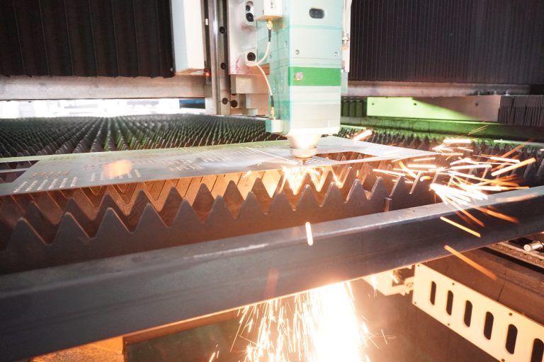 Laser cutting head condensation solution